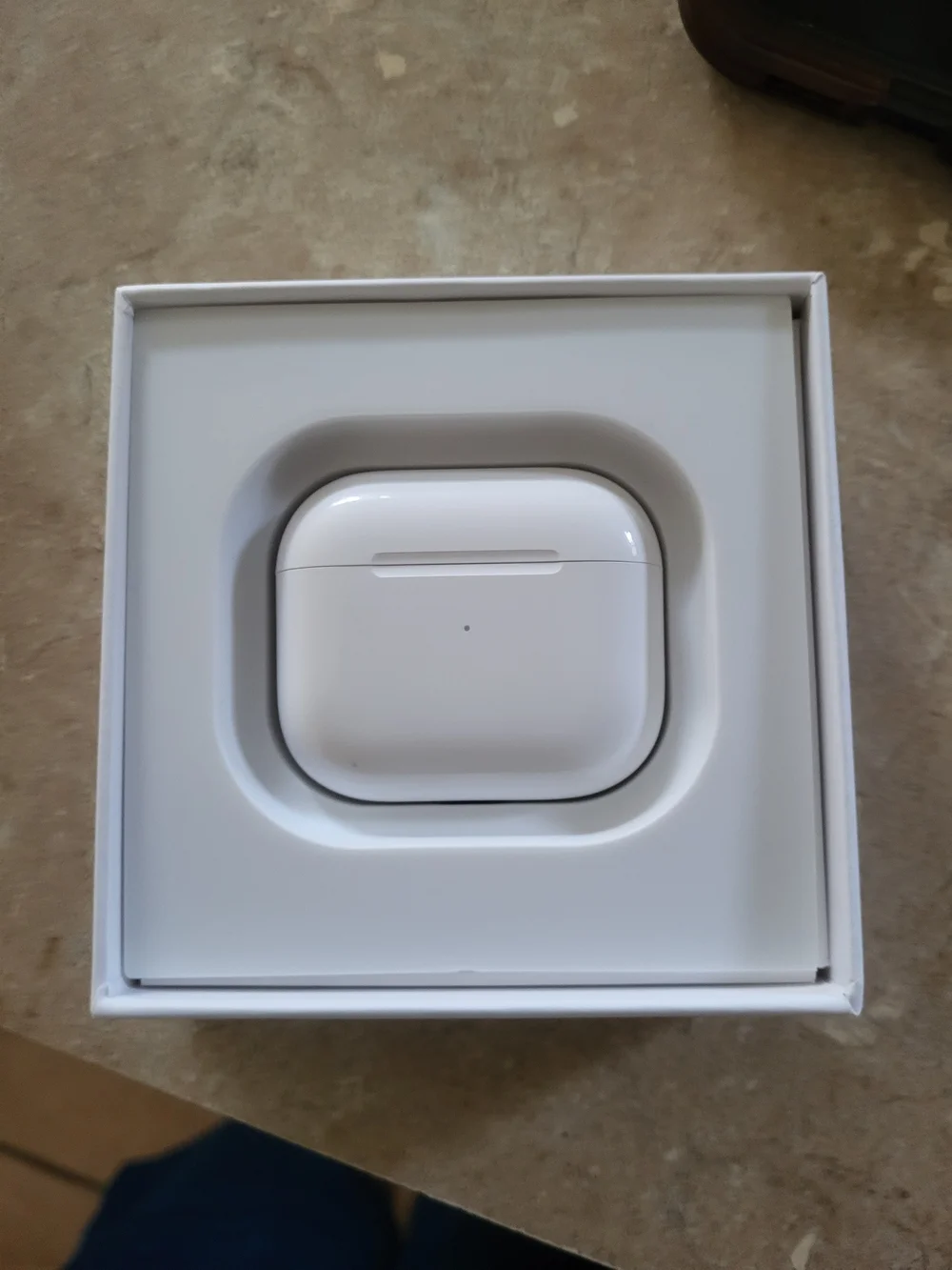 Apple AirPods Pro Charging Case with Lightning Cable - White